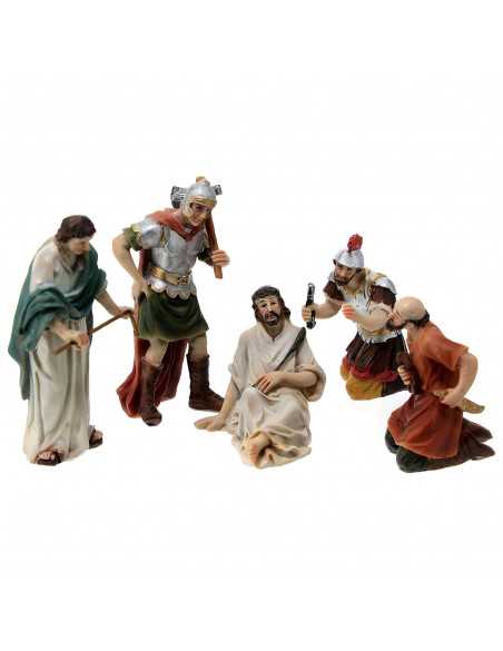 Figurines en résine représentant le couronnement d'épines de Jésus.