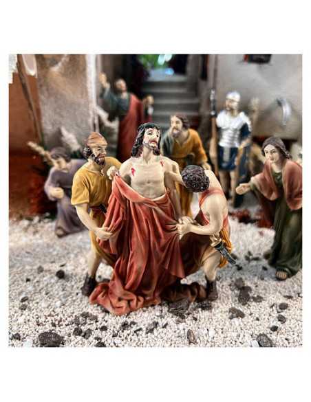 Jésus est dépouillé de ses vêtements - Figurines en résine