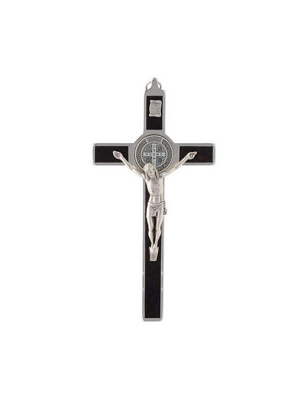 Belle croix de Saint Benoît en bois de noyer et en laiton argenté, réalisée avec soin par des artisans italiens.