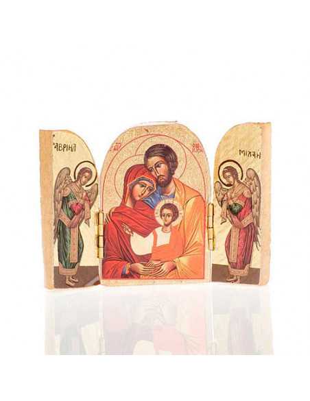 Petit triptyque de la Sainte Famille entourée de deux anges.
