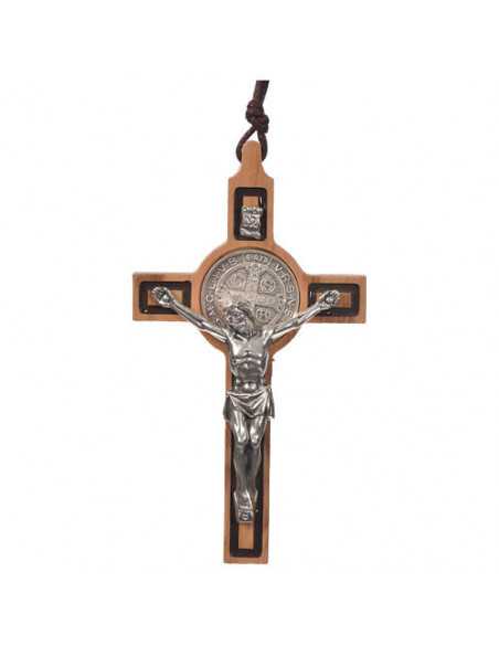 Pendentif, croix de saint Benoît, en bois d'olivier, réalisé à la main.