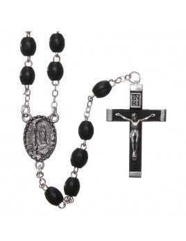 Chapelet avec les grains en bois et noirs de Notre-Dame de Lourdes.