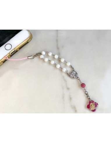 Ce dizainier est entièrement créé à la main avec des perles en nacre naturelle et rhodonite.