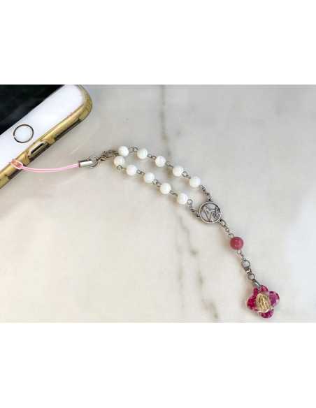 Ce dizainier est entièrement créé à la main avec des perles en nacre naturelle et rhodonite.