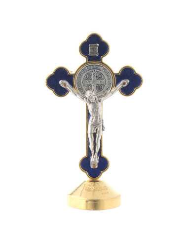 Petite croix de saint Benoît en métal émaillé bleu. Le Christ et la médaille sont en laiton argenté.