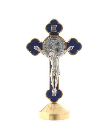 Petite croix de saint Benoît en métal émaillé bleu. Le Christ et la médaille sont en laiton argenté.