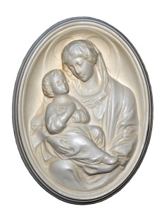 Bas-relief Magnificat représentant la Vierge et l'Enfant
