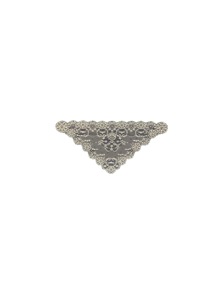 Mantille de couleur blanche, confectionnée en dentelle et fabriquée en Espagne.