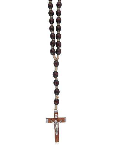Chapelet en bois monté sur une corde, avec le Christ sur la Croix.
