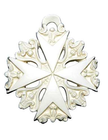 Croix de Malte en plâtre statuaire.