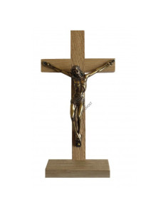 Croix en bois sur socle avec Christ