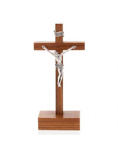 Crucifix en bois de noyer sur socle.