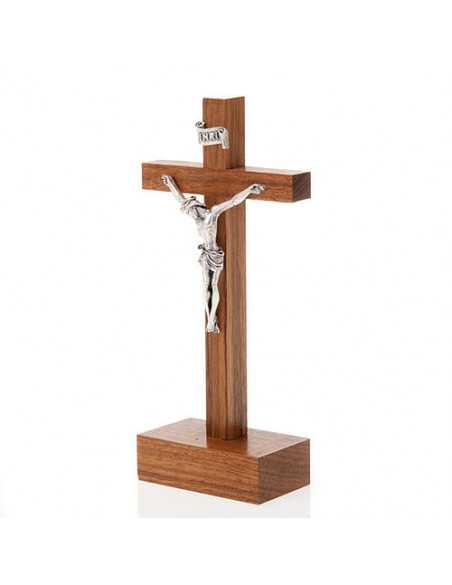 Crucifix en noyer sur socle