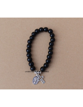 Un joli bracelet Onyx avec une petite croix et une médaille miraculeuse