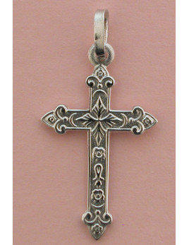 Jolie croix ornée en argent de 23 mm