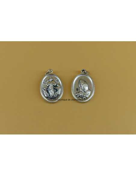 Médaille ovale de 22 mm en métal argenté de Marie qui défait les nœuds