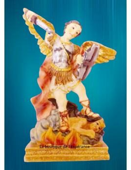 Petite statue de saint Michel Archange en résine peinte à la main.