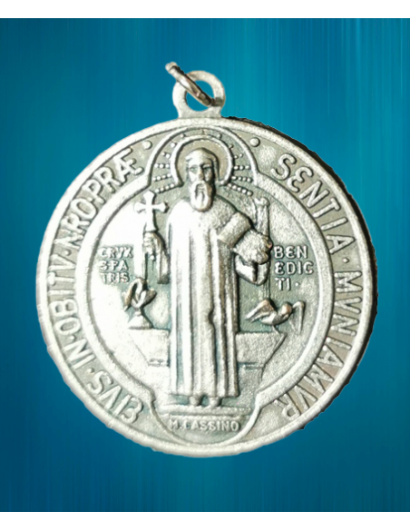 Médaille de Saint Benoît en métal argenté de 25 mm de diamètre