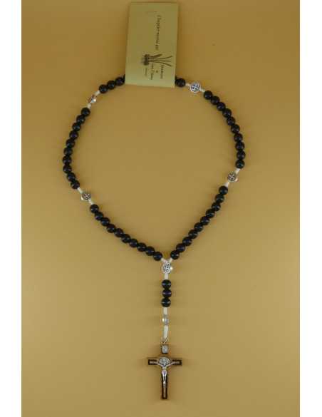 Chapelet en bois noir  avec croix et médailles de saint Benoît, monté par les Bénédictines de Saint Thierry.