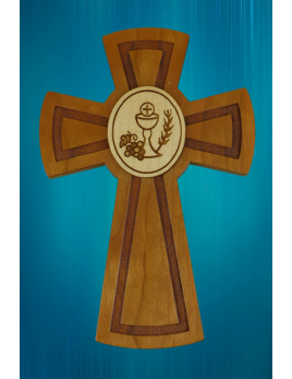 Une jolie croix de communion avec calice et hostie