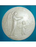 Joli médaillon en plâtre avec attache au dos de l'ange gardien bénissant un enfant