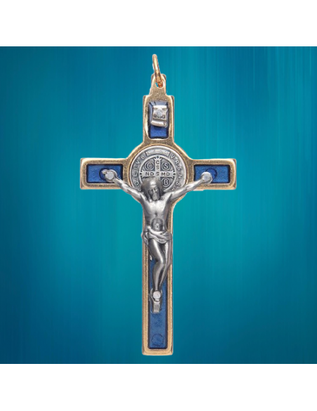 Pendentif Croix de saint Benoît en laiton émaillé bleu.