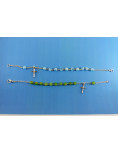 Ravissant bracelet-dizainier mosaïque aux perles rondes vertes ou bleues.