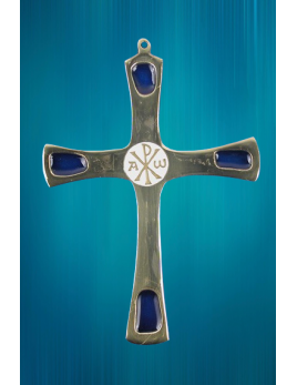 Croix en bronze avec au centre le chrisme, l'alpha et l'omega
