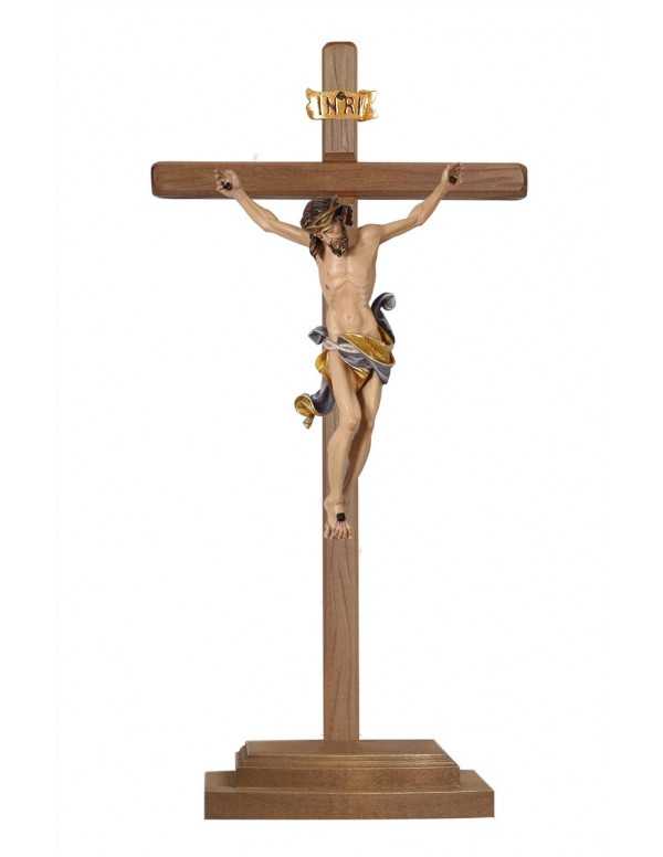 Crucifix sur pied avec Christ en bois sculpté...