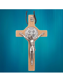 Pendentif, croix de saint Benoît en bois naturel