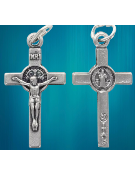 Petite croix de Saint Benoît en métal argenté